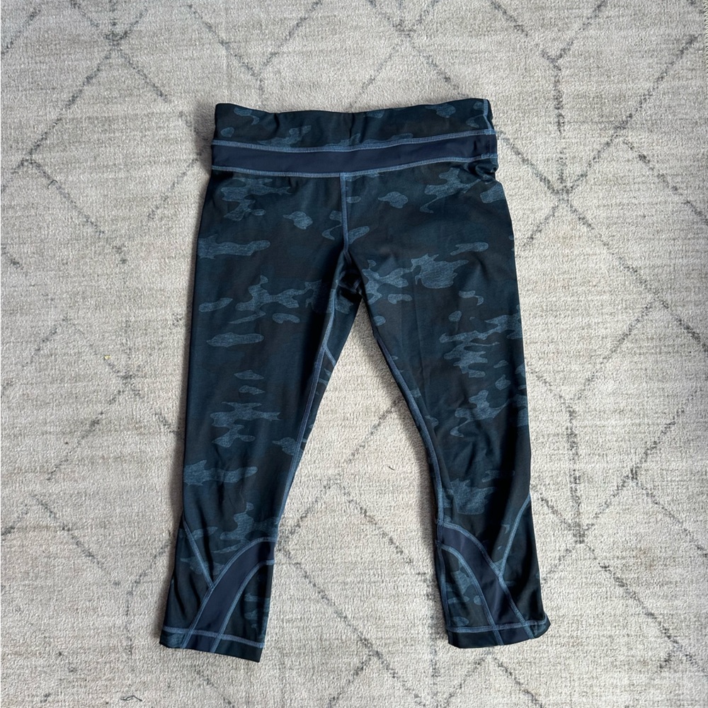 Lululemon blue camo run inspire crop 8